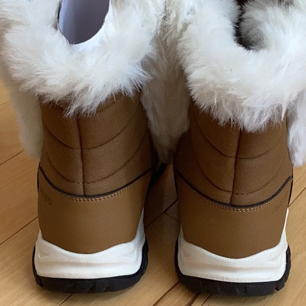 Lands End Expedition faux fur lined puffer snow boots. Women’s size 8.5